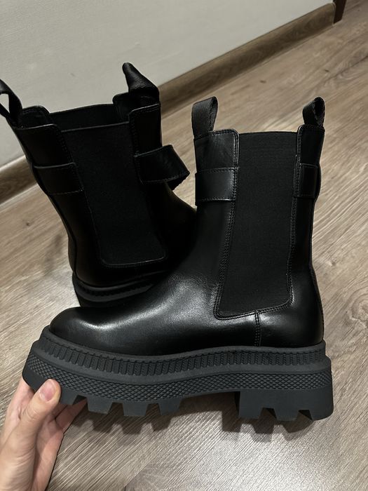 Стильні осінні шкіряні челсі ботинки Badura