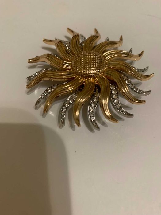 Брошка "Солнце" красивая