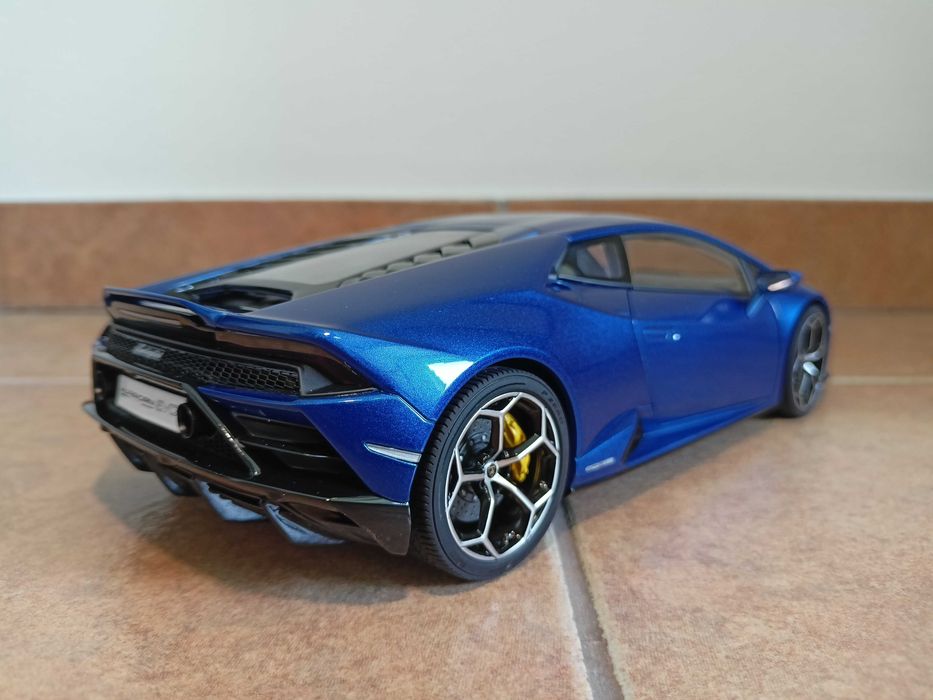 Lamborghini Huracan Evo model w skali 1:18 Autoart/otwierane elementy