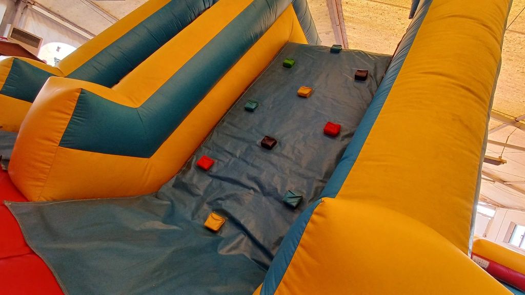 Brinquedos infláveis entre outros