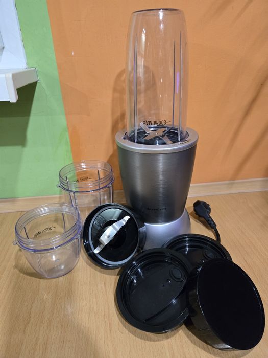 Blender smoothie maker. Blender stojacy