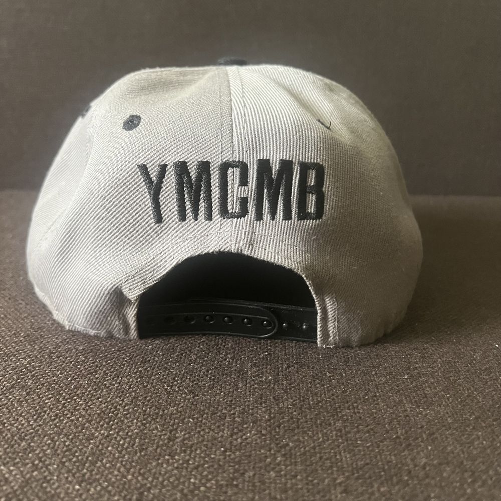 Czapka YMCMB snapback new era