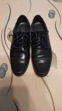 Buty chłopięce skórzane czarne pantofle rozm. 34