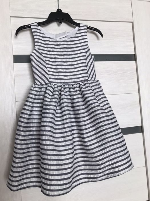 Платье h&m 6-7 лет 122 см