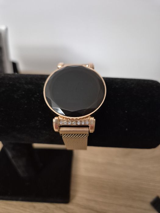 Zegarek damski cyfrowy elektroniczny na magnetycznej bransolecie rose