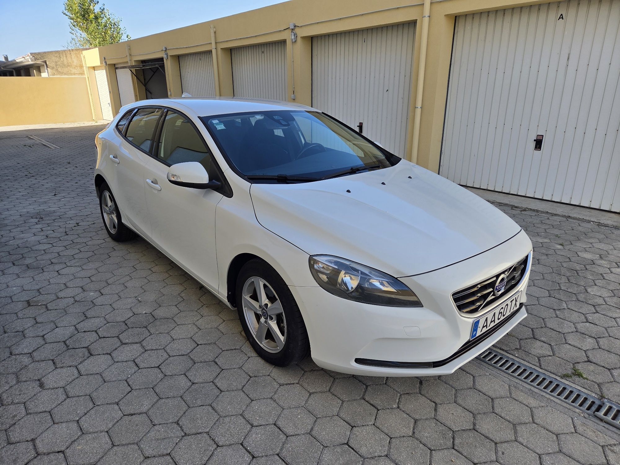 Volvo V40 D2 2014 com 181900Km