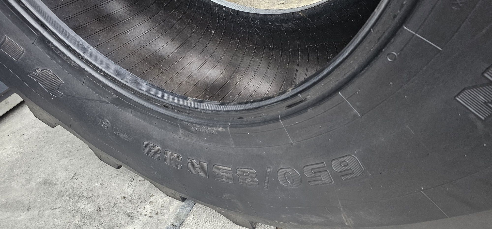 Firestone 650/85r38 CAŁA 2,8CM bieżnika