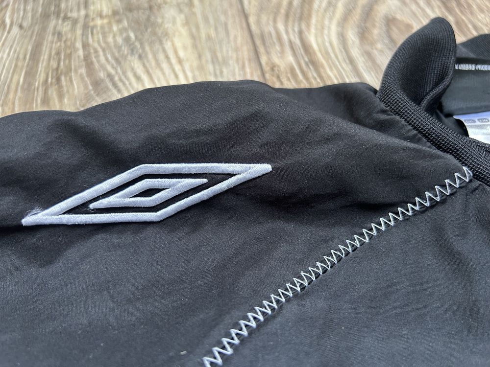 Kurtka wiatrówka kangurka - marki: UMBRO ; rozmiar: 140