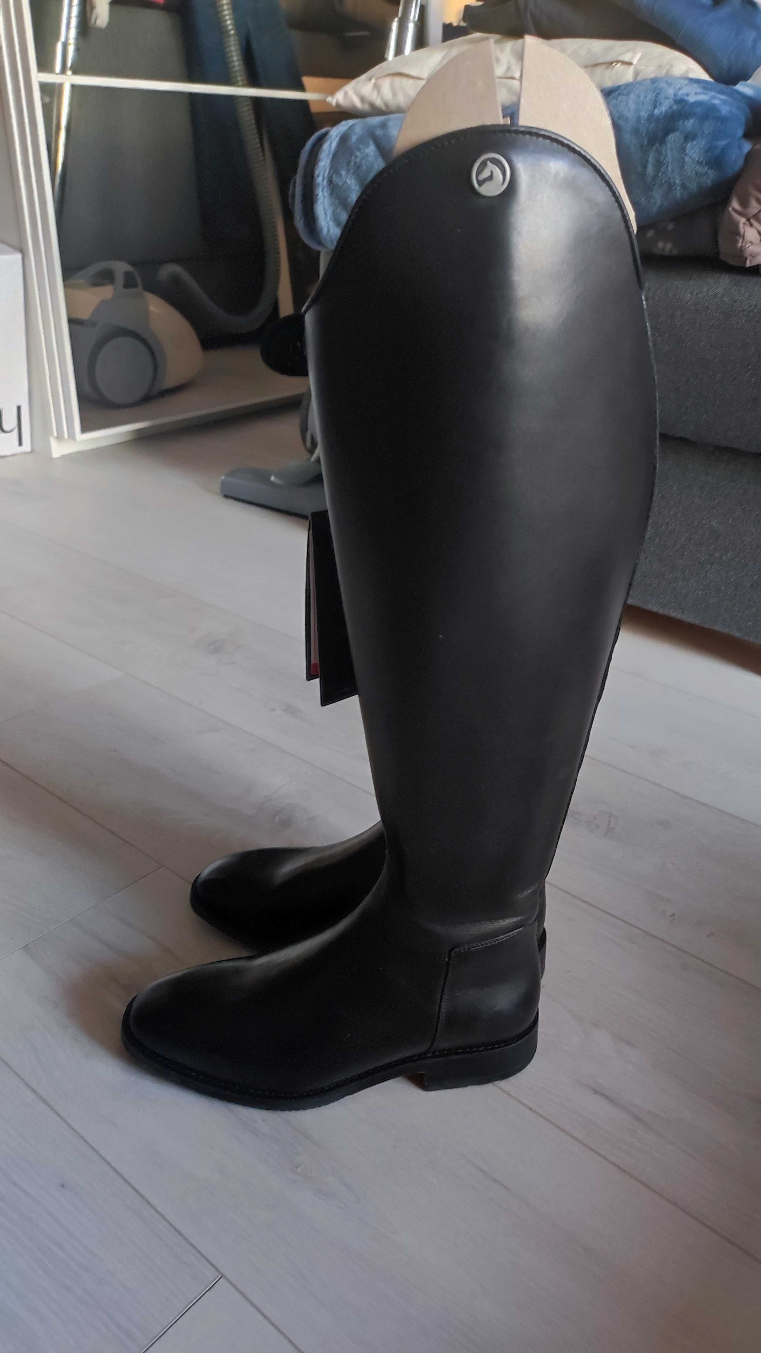 Nowe ujeżdżeniowe oficerki Chester Boots