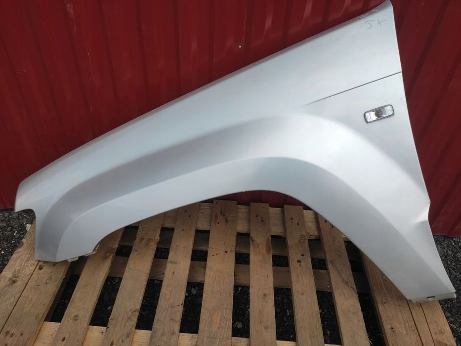 JEEP GRAND CHEROKEE WK WH BŁOTNIK LEWY PRZÓD SREBRNY ŁADNY W KOLOR