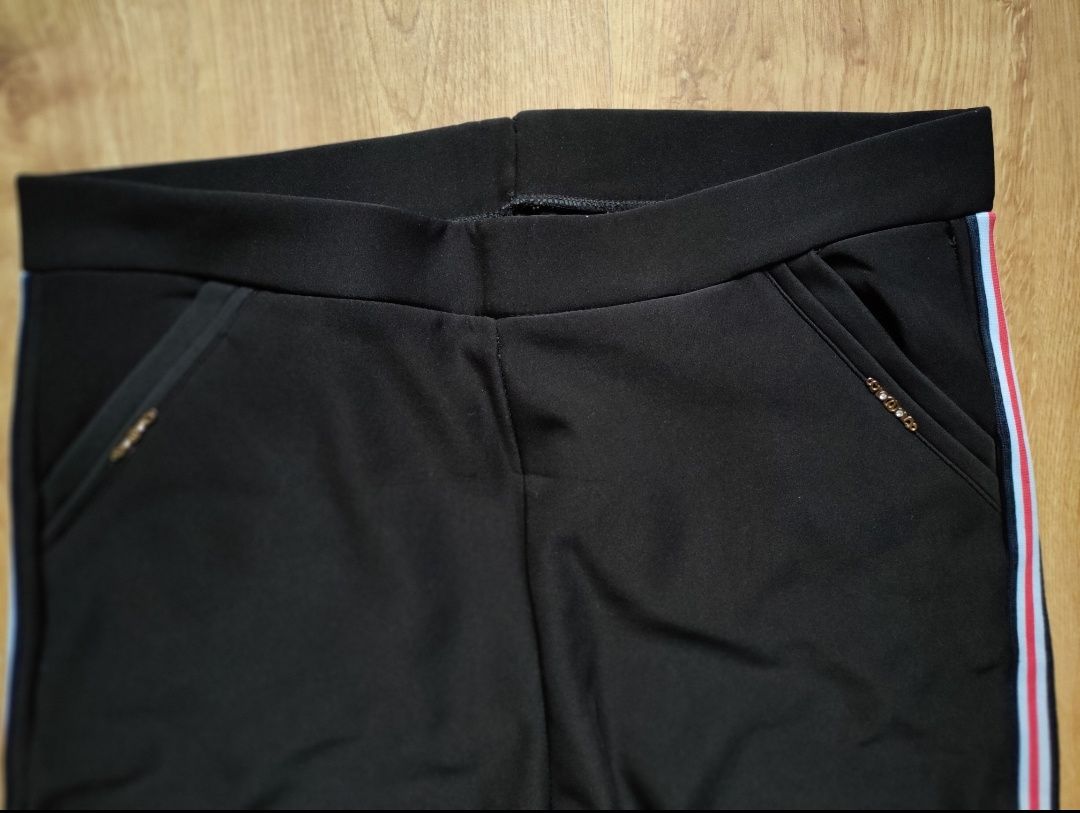 Czarne spodnie dresowe 4-5xl firmy Butik