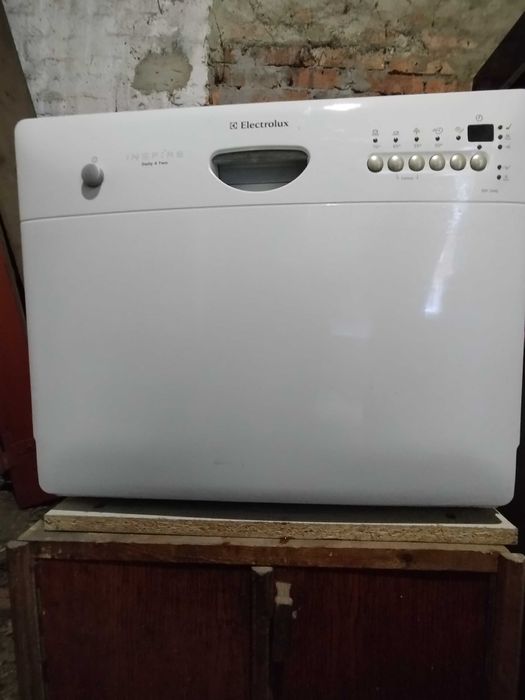 Посудомийна машина ELECTROLUX ESF 2440 продам