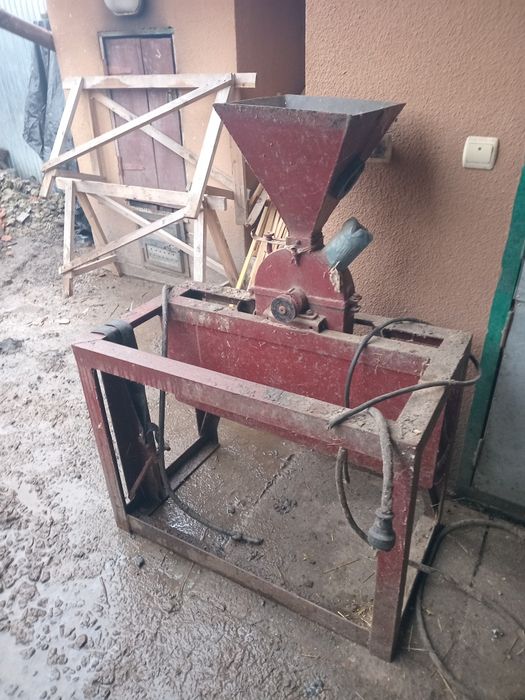 Млин для зерна без мотора продам