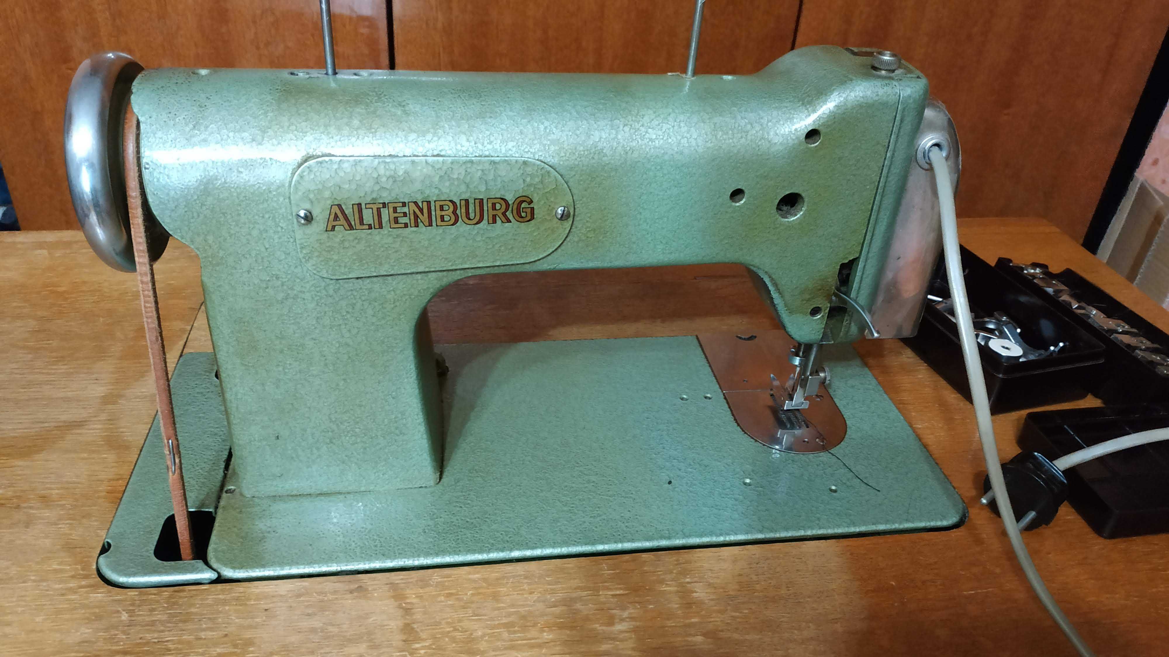 Швейная машинка ALTENBURG (Германия)