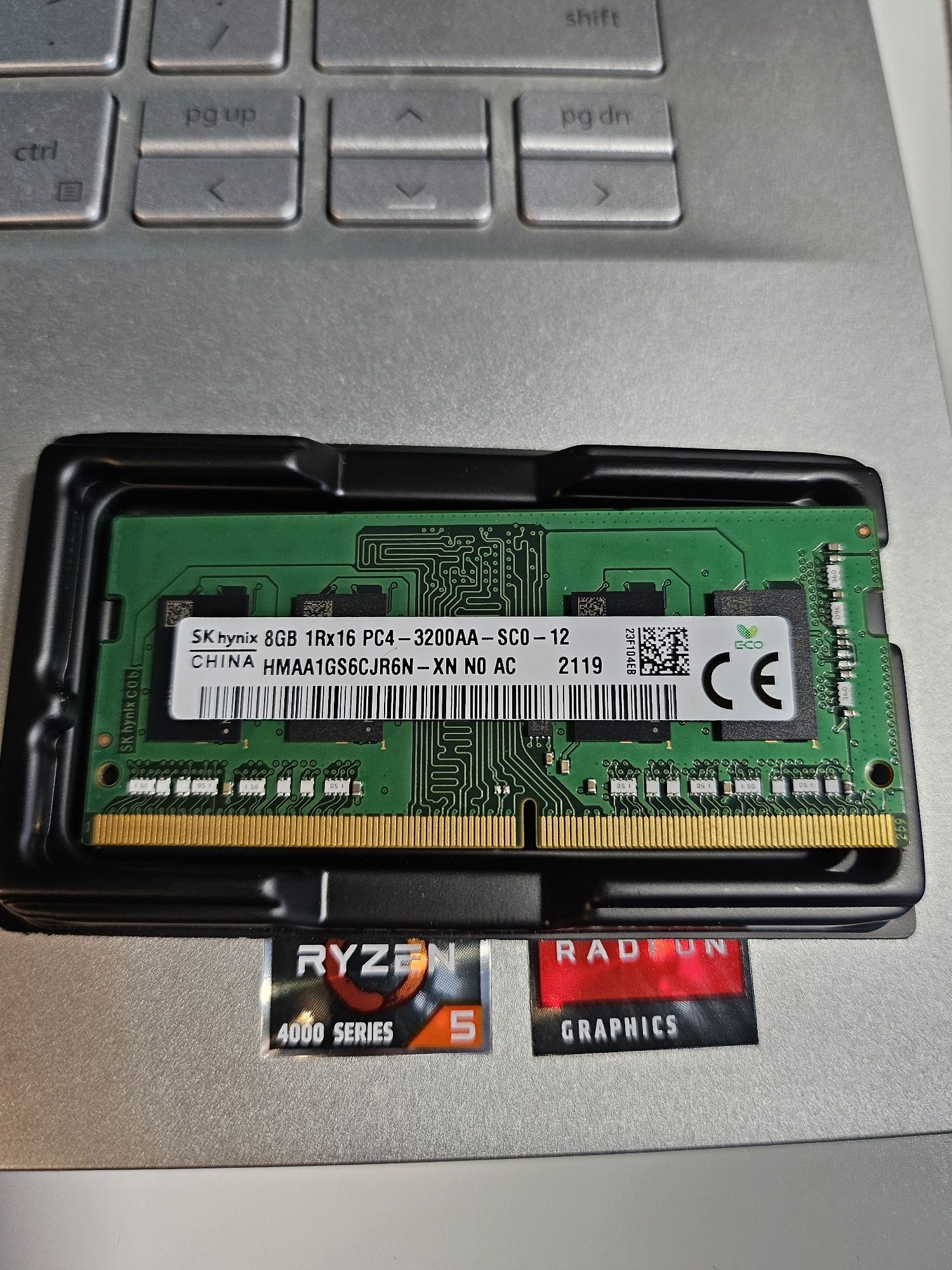 Pamięć RAM DDR4 SK Hynix 1Rx16 PC4-3200AA-SC0-13 HMAA1GS6CJR6N-XN 8 GB