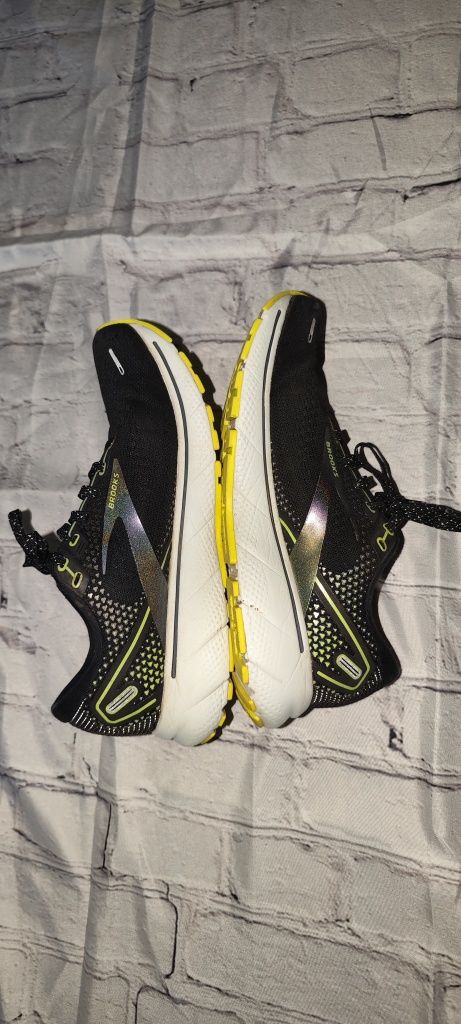 Кроссовки Brooks Ghost 14 Black Nightlife Lime Green