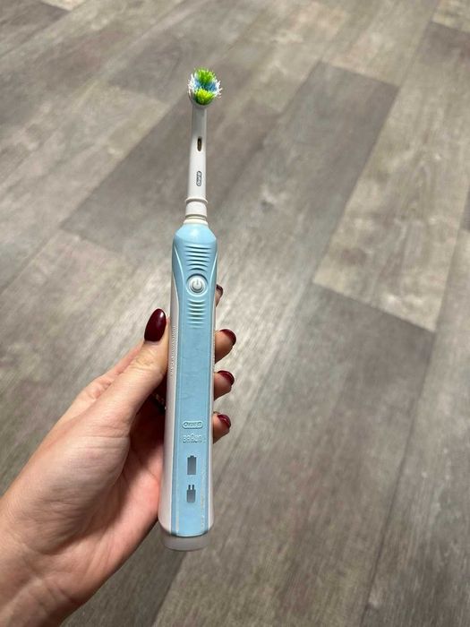 Електрична зубна щітка Oral-B Pro 1 Cross Action 500 Blue