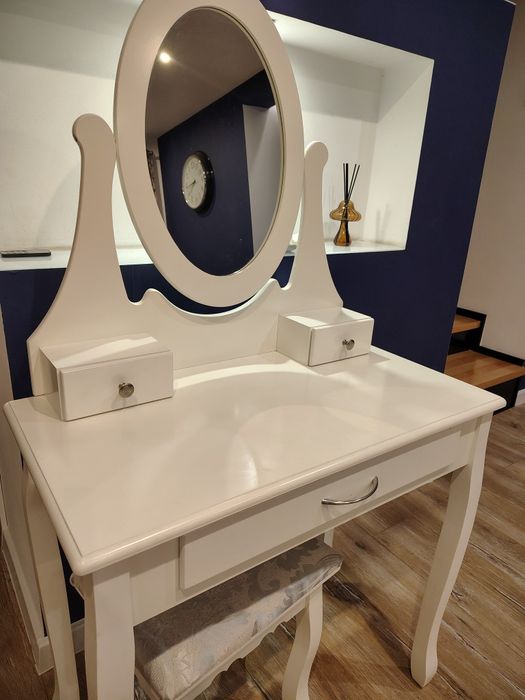 Toaletka kosmetyczna biała z lustrem + TABORET