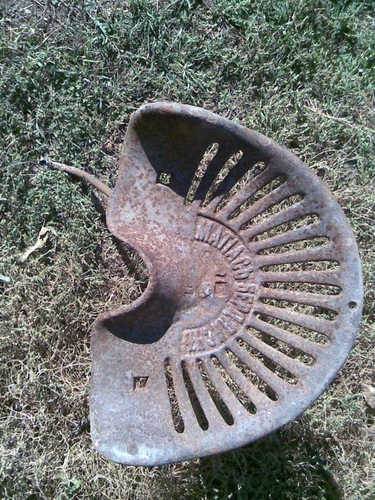 Сиденье к дореволюционной технике. Подвесной бак к истребителю МИГ-15.