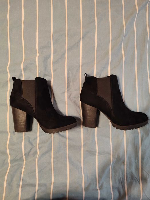 Ботильйони, черевики, напівчоботи, чоботи жіночі чорні топових брендів