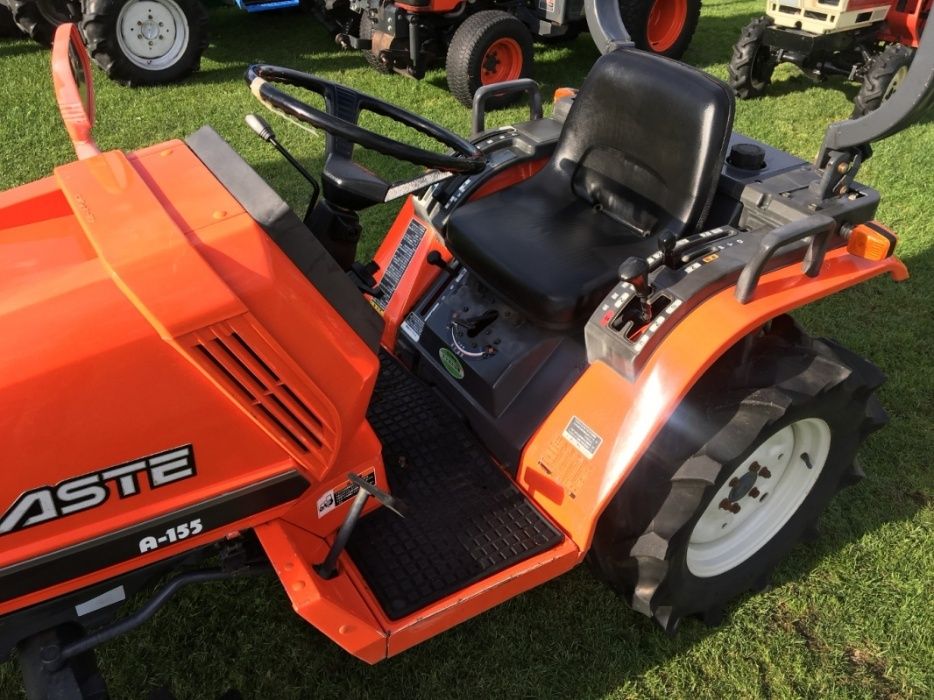 Traktorek ciągnik ogrodniczy komunalny sadowniczy Kubota Aste 4x4