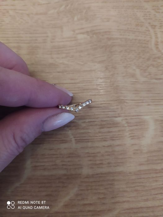 Pierścionek damski w kolorze złota