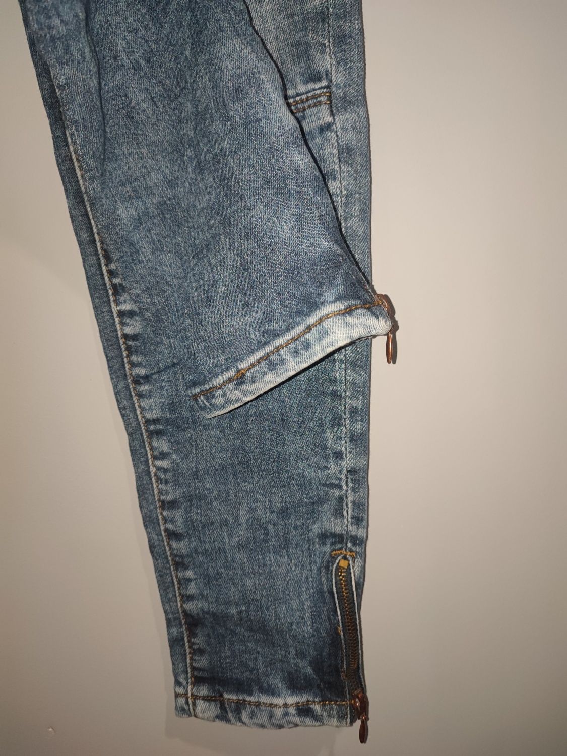 Spodnie jeansowe, jeansy z zamkami przy nogawkach Denim 36