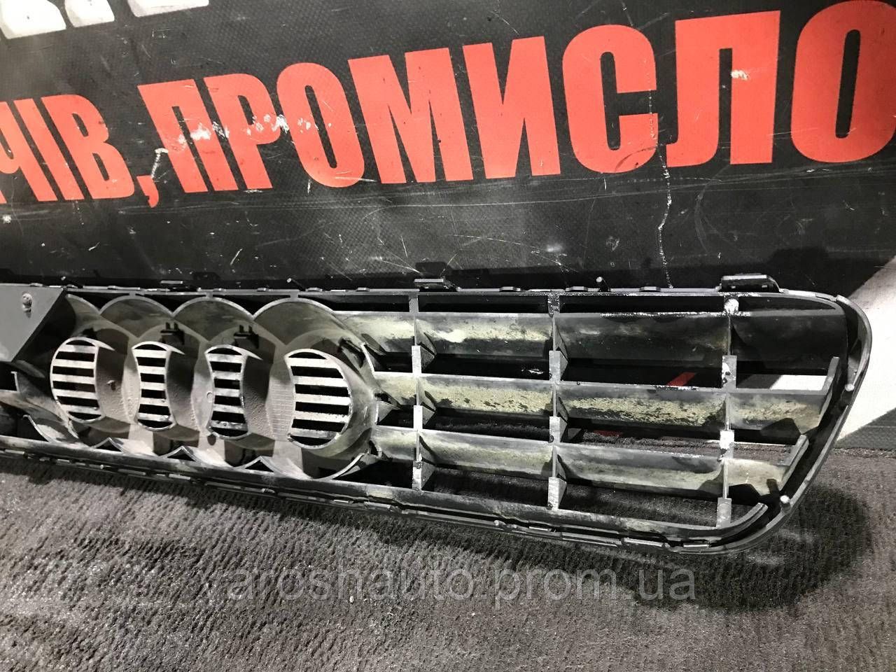 Решітка радіатора Audi A3 8L 8L0807683 5328