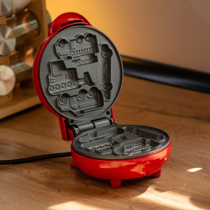 Вафельниця у формі машинки