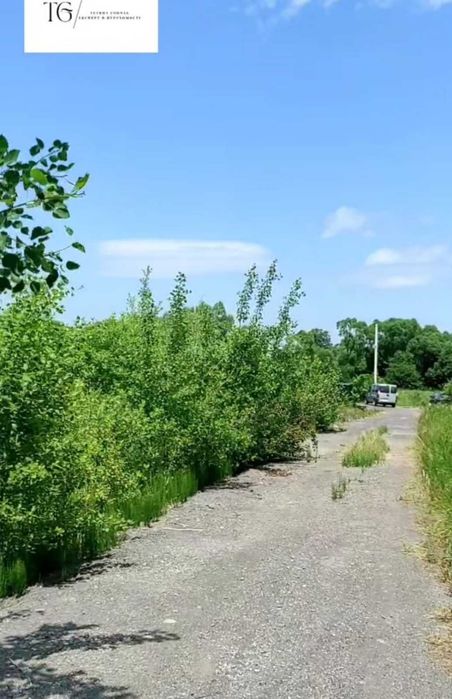 Продаж ділянки під житлову забудову в районі новобудов з під'їздом