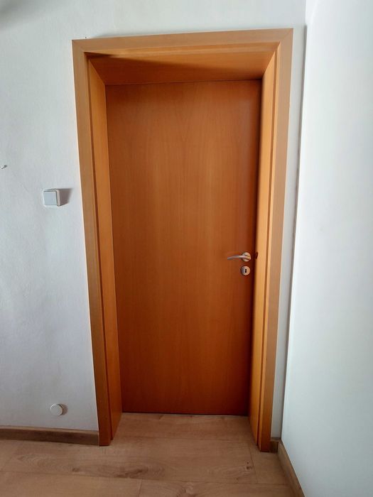 Drzwi wewnętrzne 5 sztuk 86x198,5x4 stan bdb