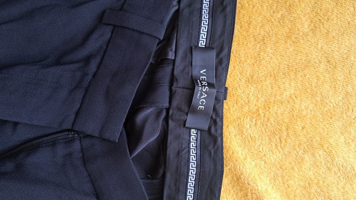 Eleganckie spodnie garniturowe Versace rozmiar M/L
