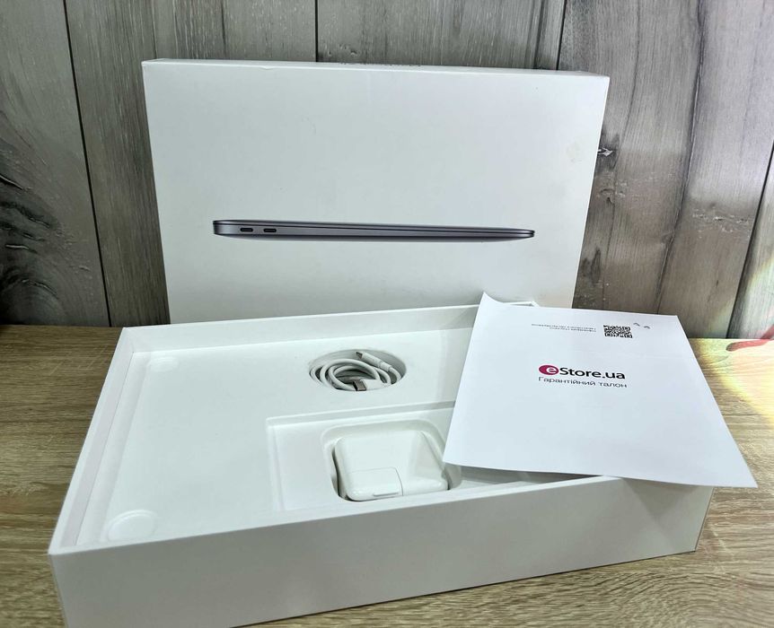 MacBook Air 13 M1 8GB 256GB Space Gray бу в хорошому стані
