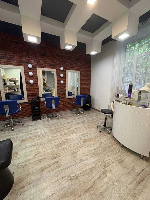 Оренда робочих місць у салоні краси (перукар, косметолог, масажист)