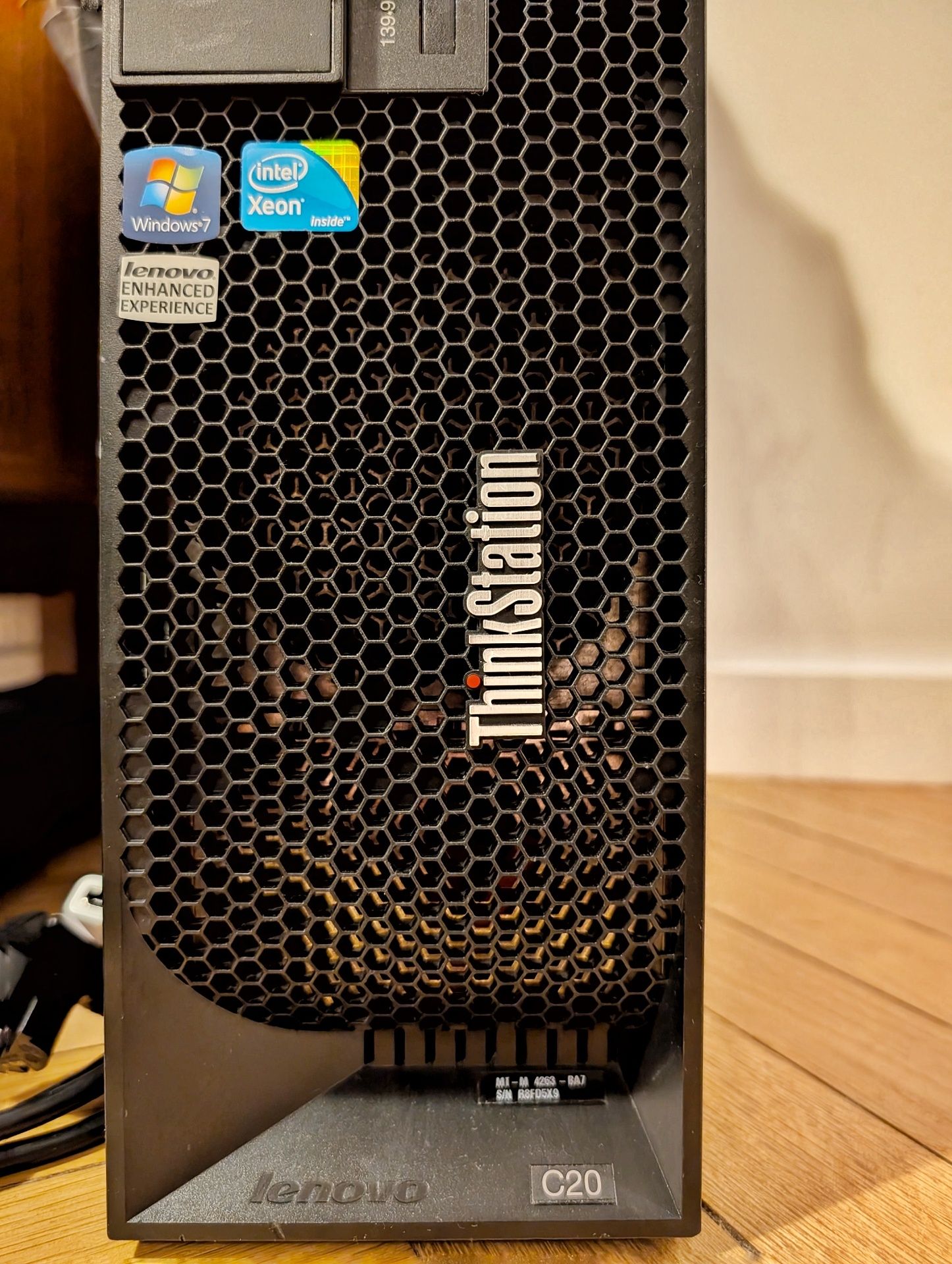Komputer Lenovo Thinkstation C20 2x IntelXenon5650 96GbRAM 12 rdzeni