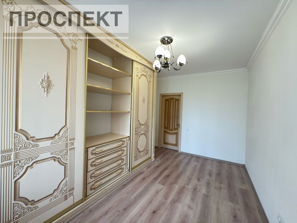Продам 4 - кімн квартиру вул. Заливна