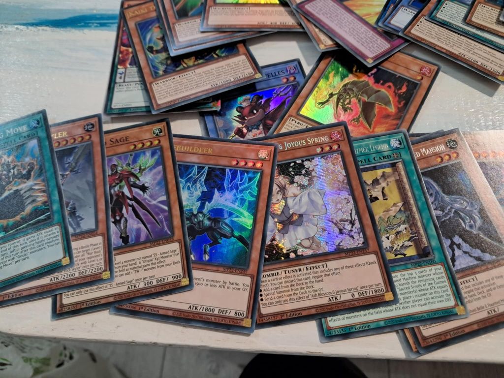 Około 4915 sztuk Karty kolekcjonerskie Yu-Gi-Oh!
