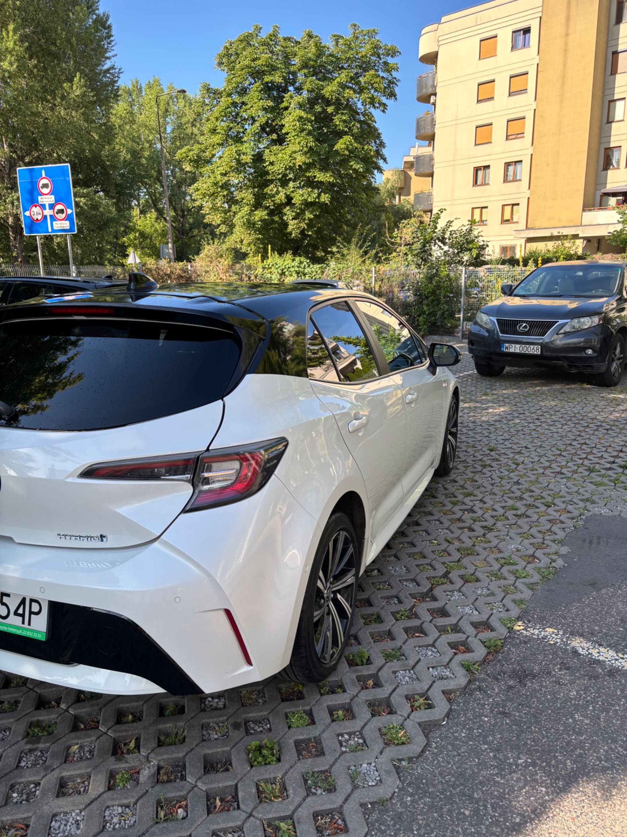 Toyota Corolla 1.8 Hybryda salon Polska serwis