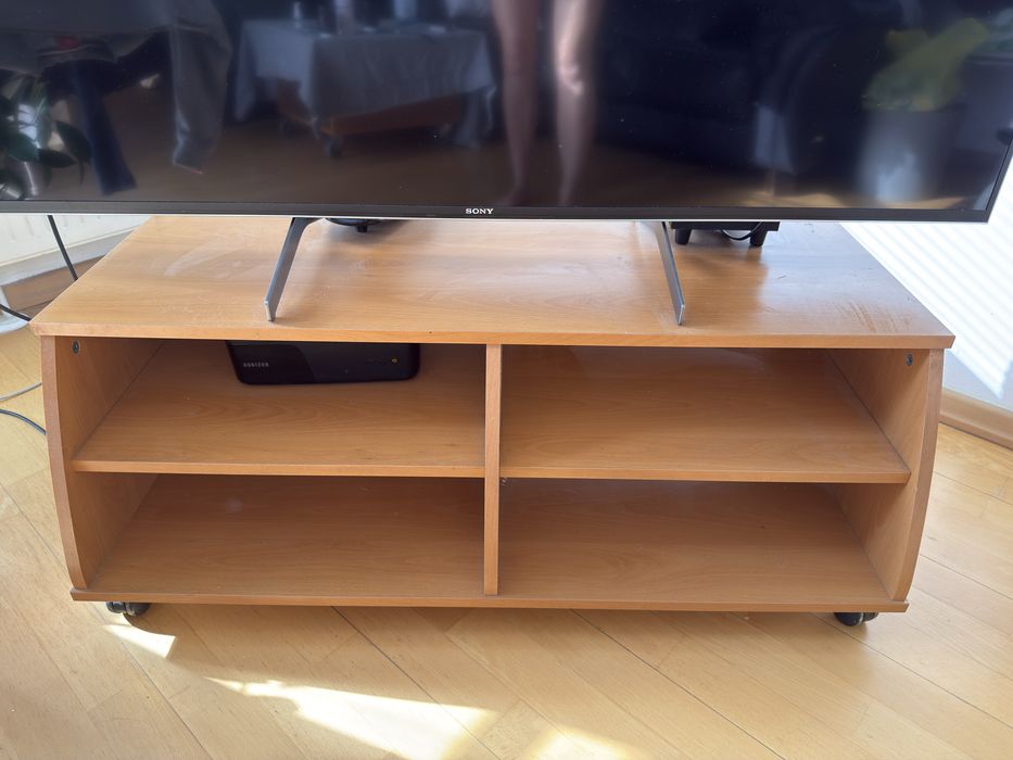 Szafka pod telewizor na kółkach