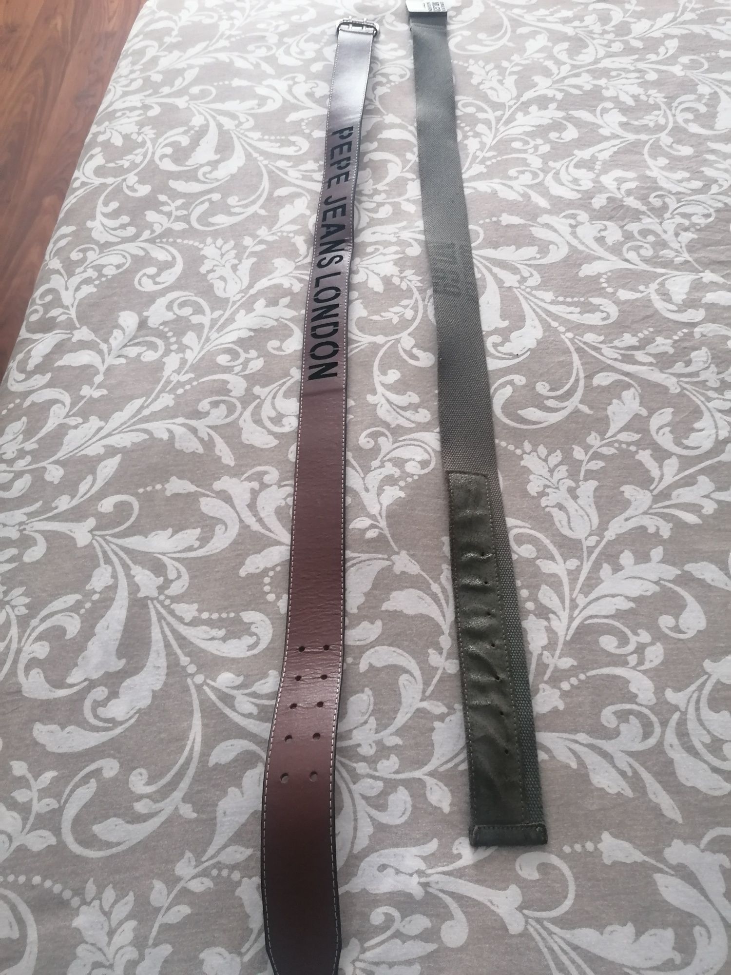 Cintos Quicksilver, Pepe Jeans  e outros.Também uma carteira de pele.