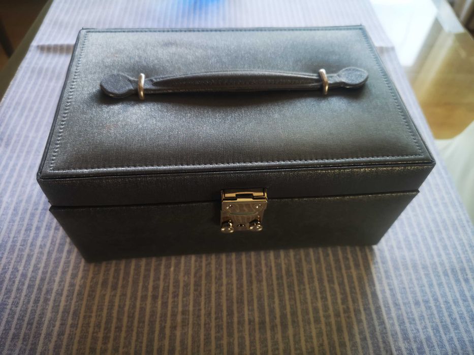 Guarda Joias e bijuteria