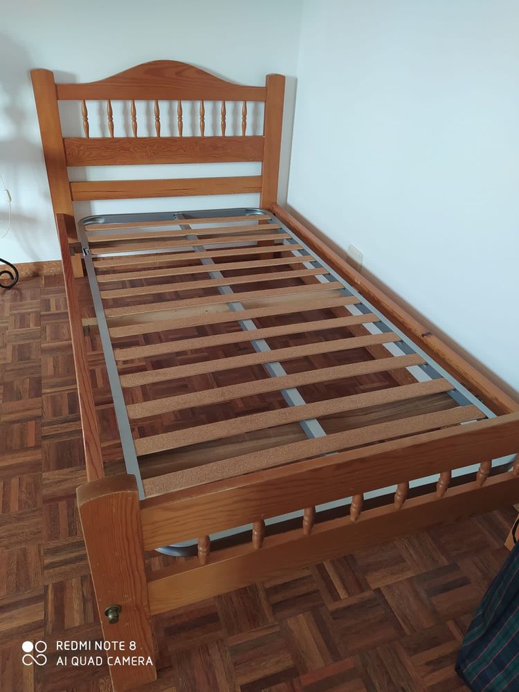 Conjunto cama, estrado e colchão de cama individual