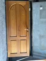 Двері вхідні дерев'яні