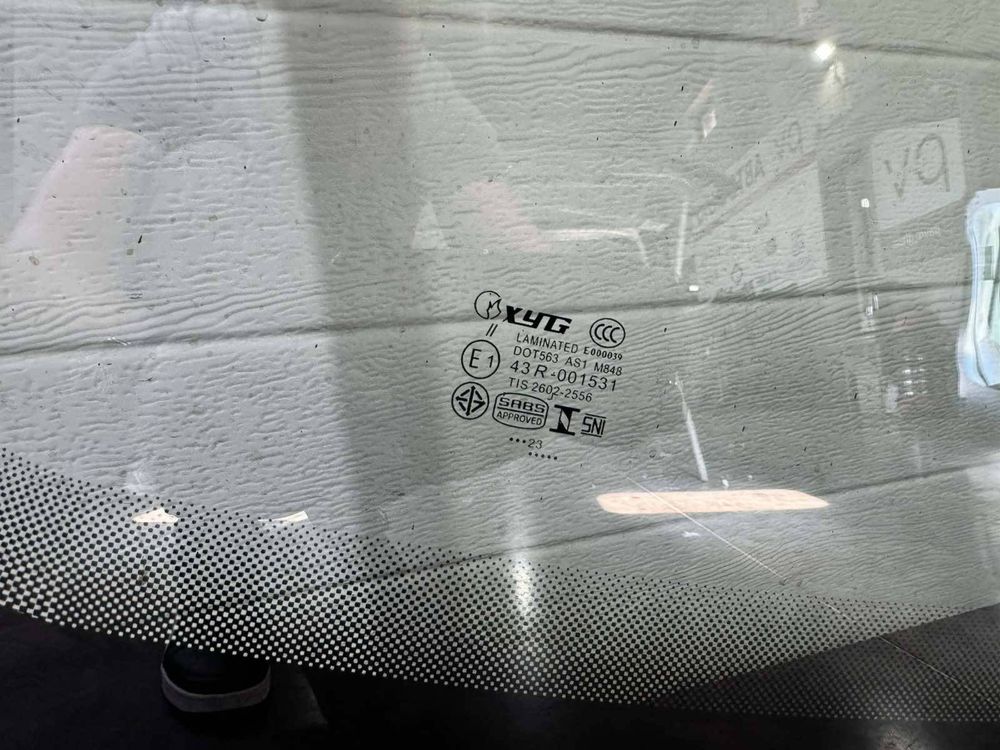 Лобове скло VW Caddy 2004-2015 Лобовое Фольксваген Каді Заміна Монтаж