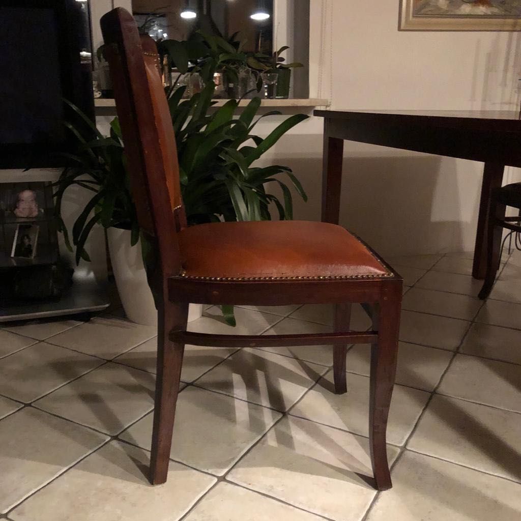 Zabytkowe antyczne drewniane krzesła ze stołem