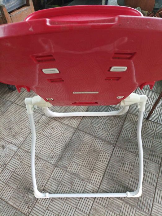 Стульчик для кормления . Детский манеж.