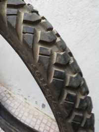 Um pneu misto para mota roda 21