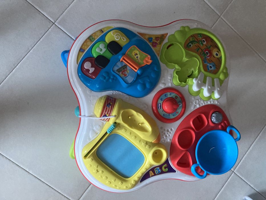 Vende-se mesa de atividades Chicco