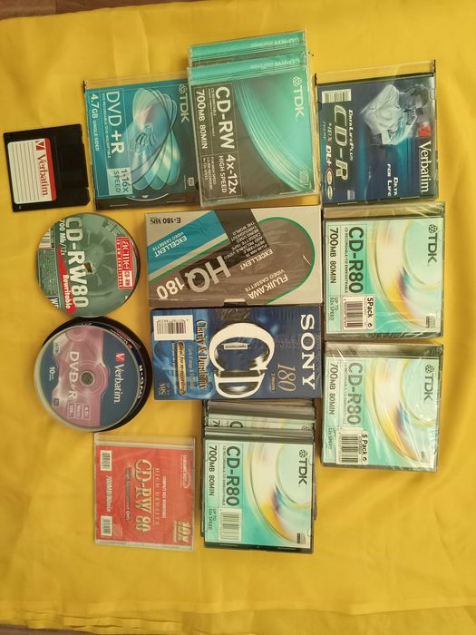 Чистые CD -диски, 700 МБ, видеокассета