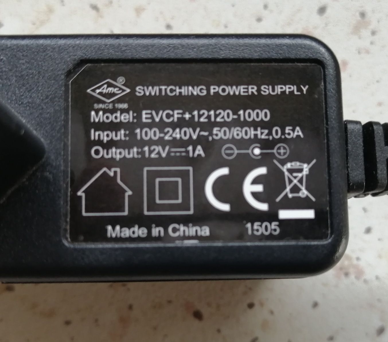 Zasilacz o parametrach 12V,1A,sprawny,jak nowy